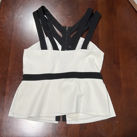 BCBG White and Black Top Size M - Picture 2 of 2
